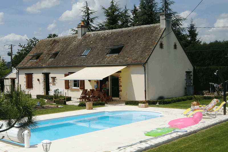 164-front-and-pool le mans accommodation